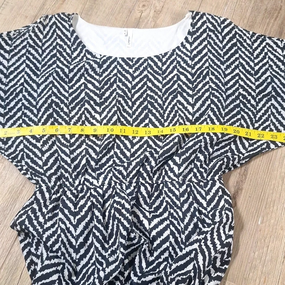 Studio Y Black & White Chevron Slit Sleeve Dress Size M #750